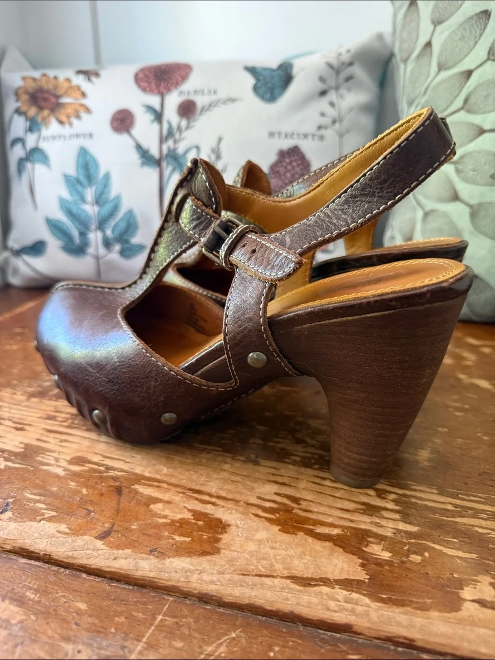 FRYE REESE T-STRAP LEATHER STUDDED WOODEN PLATFORM